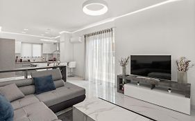 Billymare Central Glyfada Apartment